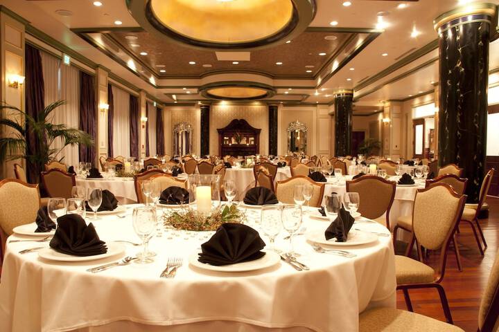 Ballroom/Hall 68 of 84