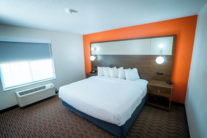 Room 15 of 28