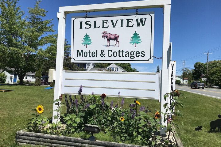 Isleview Motel and Cottages