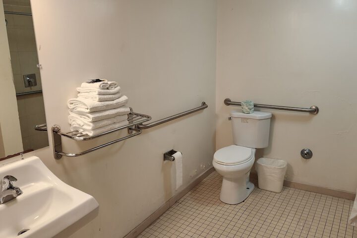 Room 18 of 33