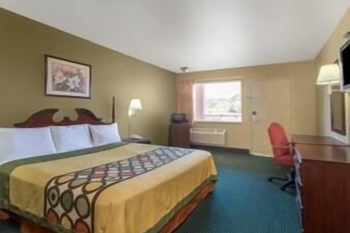 Room 12 of 16