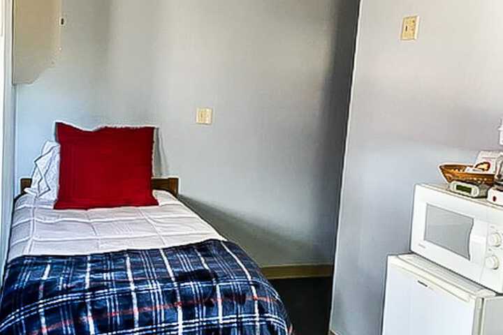 Room 53 of 83