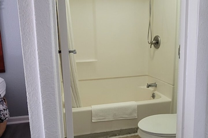 Room 16 of 40