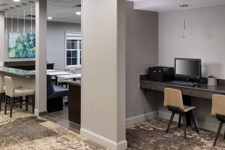 Business Center 29 of 32