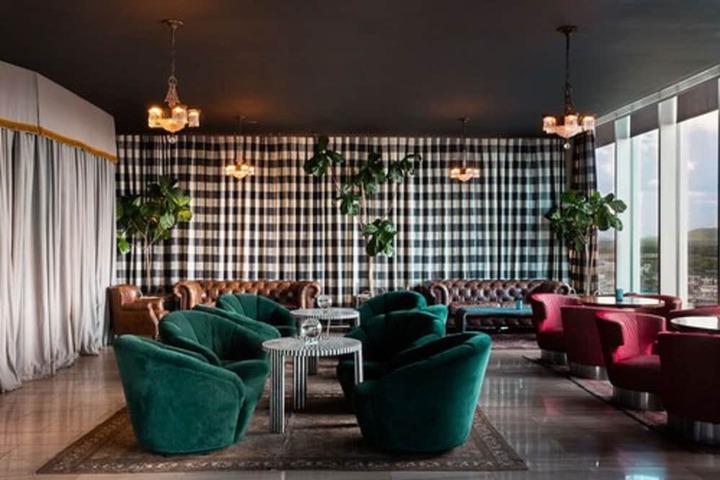Lounge 58 of 72