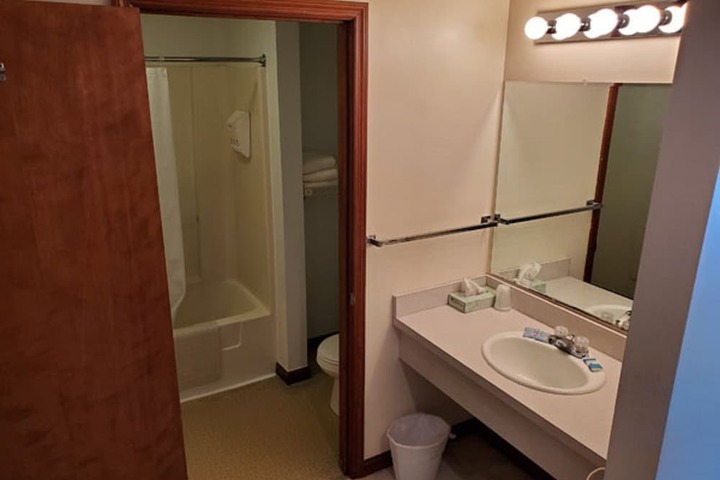 Room 42 of 63