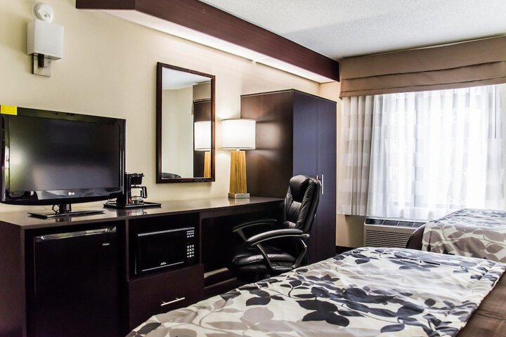 Room 18 of 33