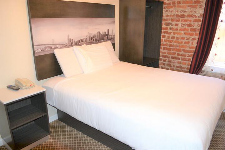 Room 18 of 37