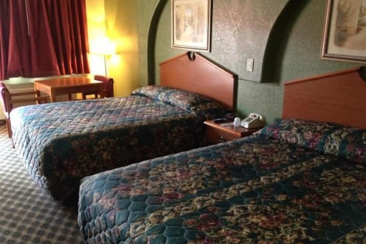 Room 10 of 20