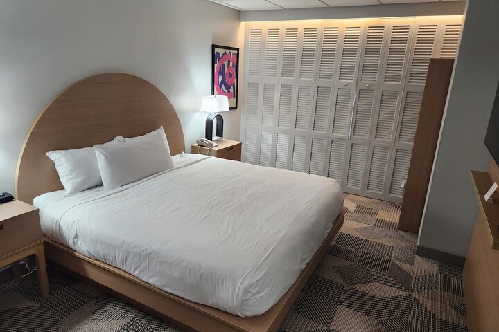 Room 13 of 22