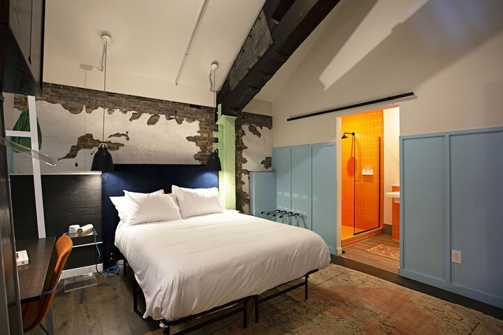 Room 76 of 195