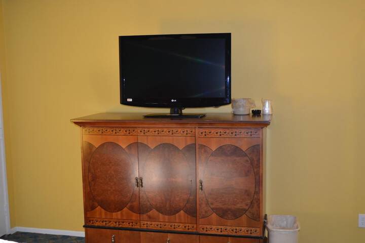 Room 8 of 33