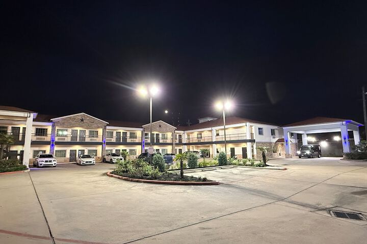 Scottish Inn & Suites - IAH Airport