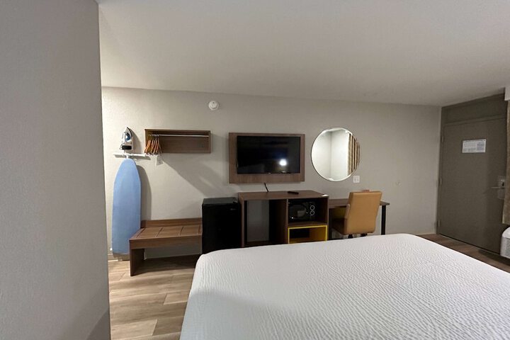 Room 14 of 22