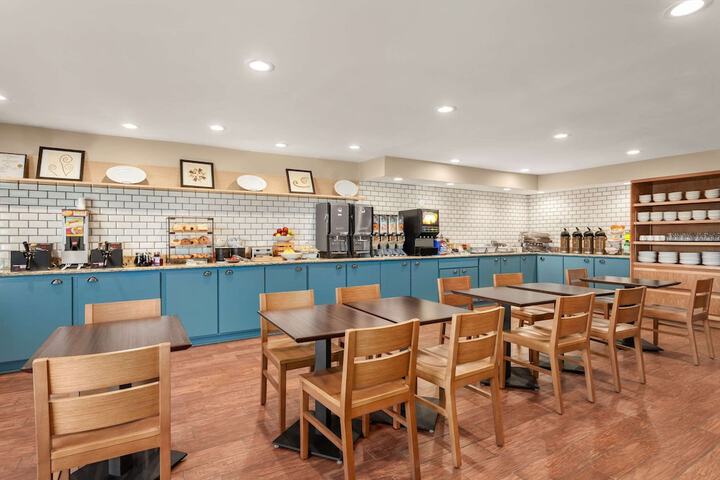 Country Inn & Suites by Radisson Ames, IA