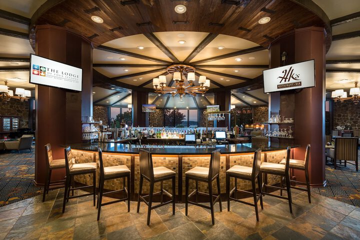 Lounge 51 of 70