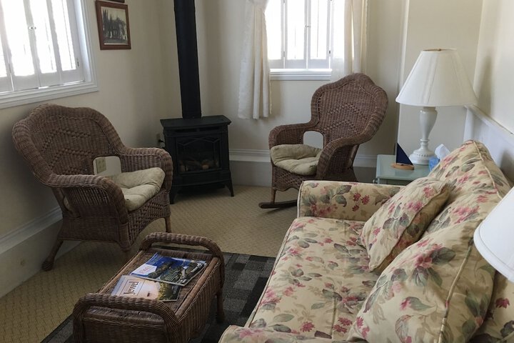 Camden Riverhouse Hotel