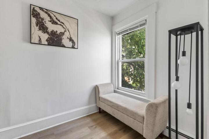 17-19Cozy & Spacious 6BR home in Malden with window AC and free parking