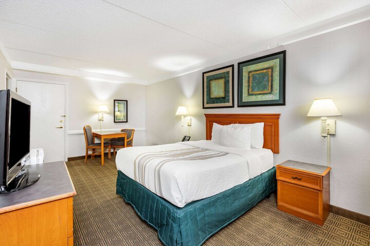Room 16 of 30