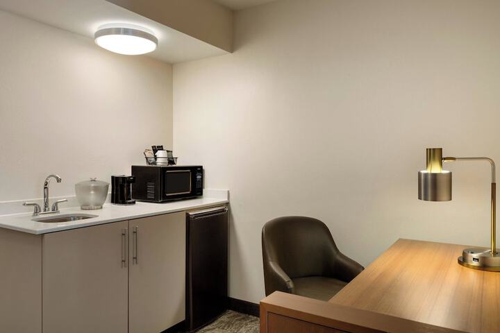 Room 10 of 17