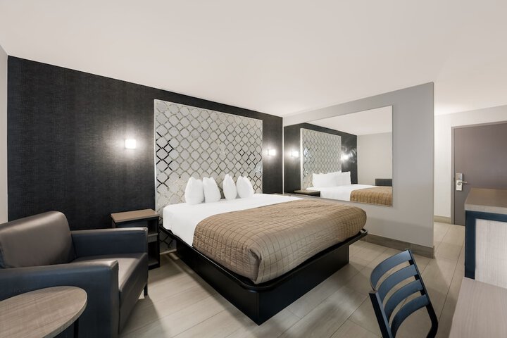 Room 15 of 36