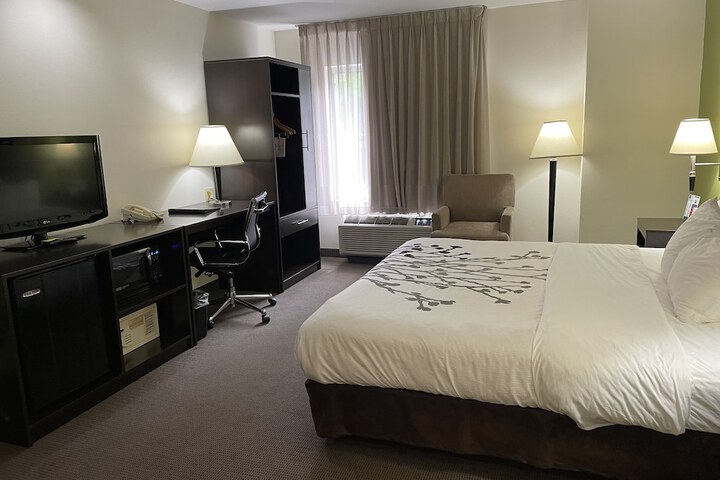 Room 51 of 86