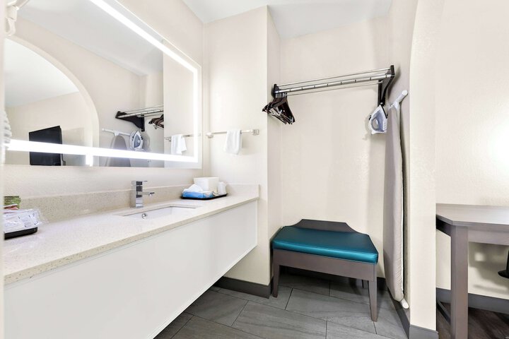 Room 12 of 24