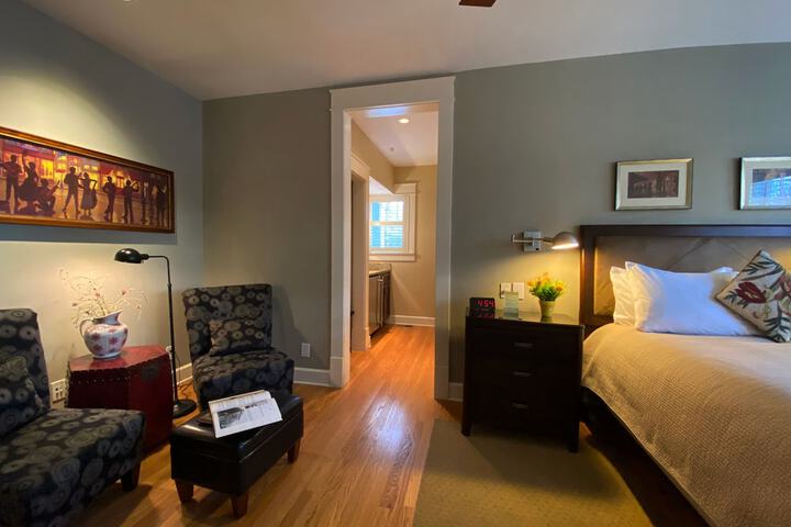 Room 25 of 77