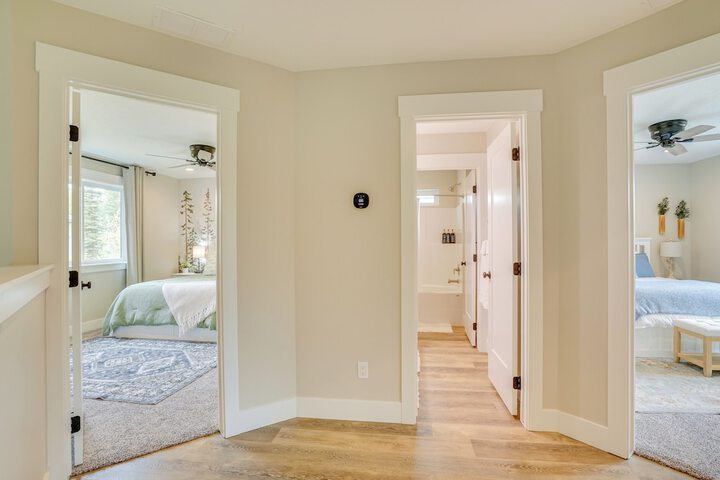 Spacious Donnelly Family Home w / Private Hot Tub!