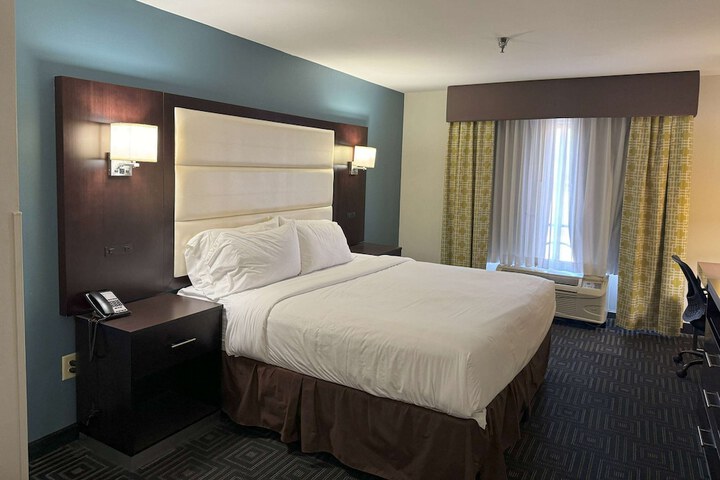 Room 5 of 12