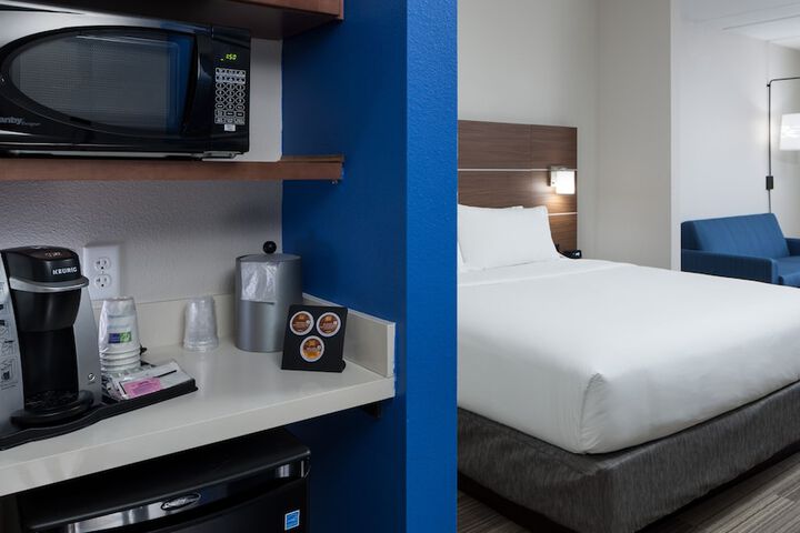 Room 32 of 63