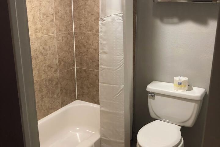 Room 7 of 10