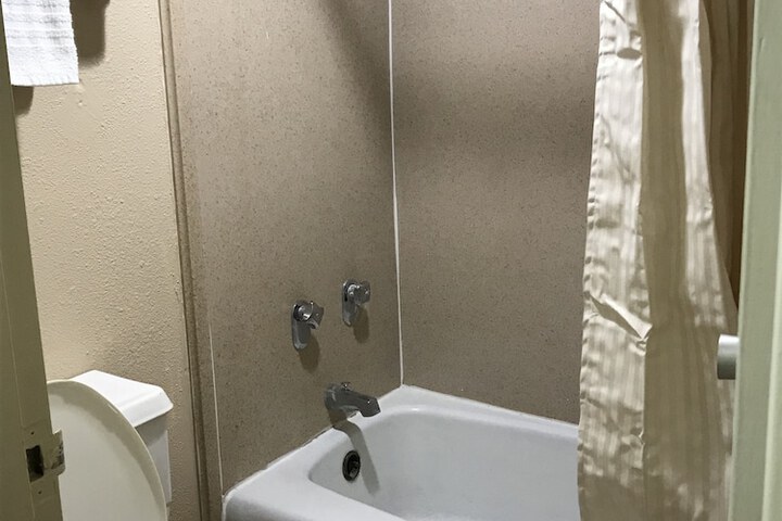 Room 8 of 15