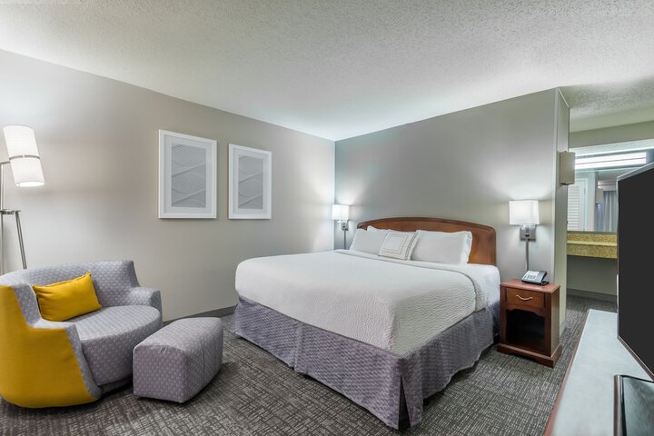 Room 16 of 30