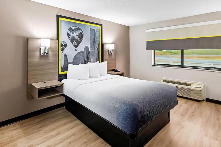 Super 8 by Wyndham Marston