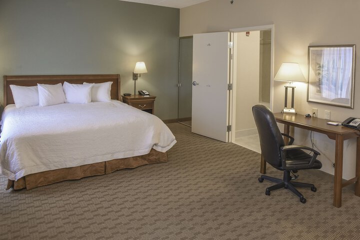 Hampton Inn & Suites Youngstown-Canfield