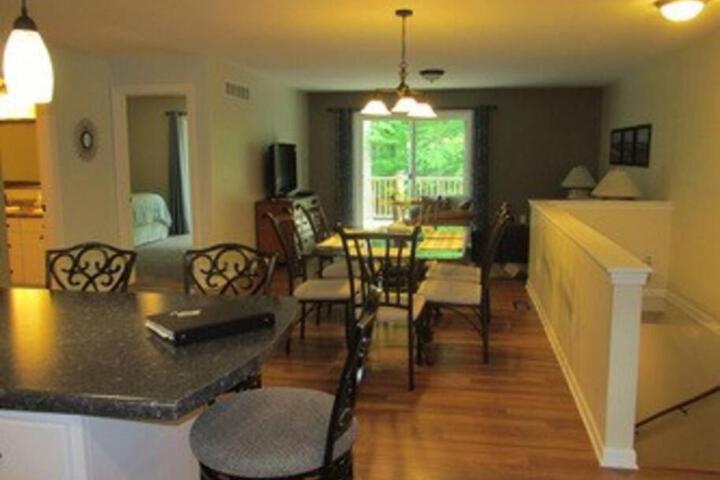 Beulah Land Guest House w / King Bed & Jacuzzi Tub