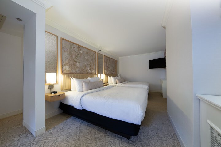 Room 8 of 42