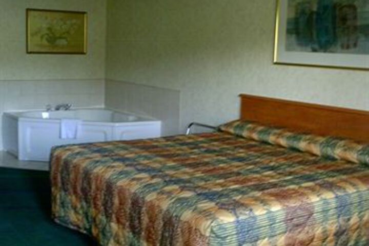 Campton Parkway Inn