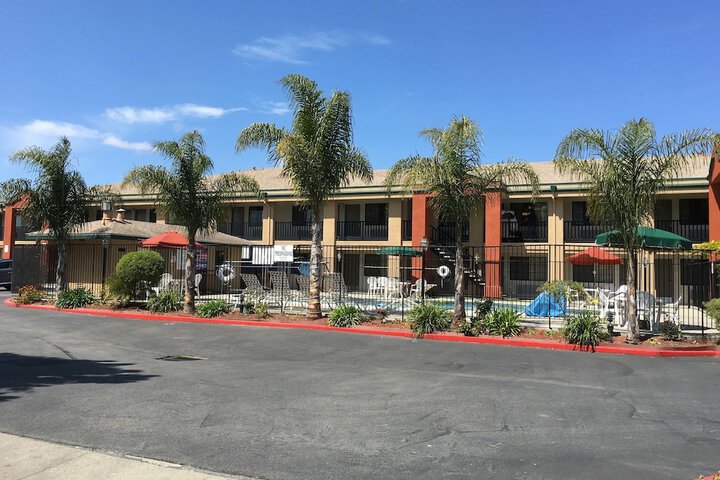Super 8 by Wyndham Salinas