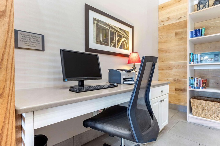 Business Center 25 of 25