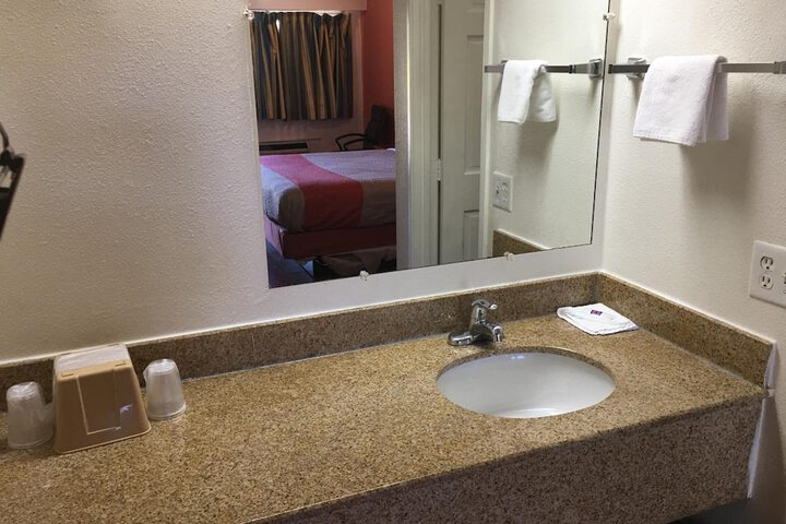 Room 32 of 34