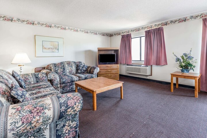 Room 6 of 15