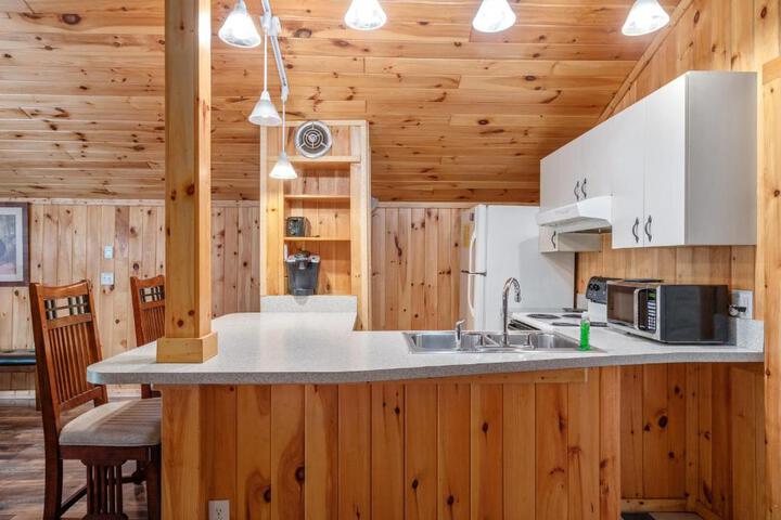 Hide-A-Way - Two Bedroom Cottage Lakeside