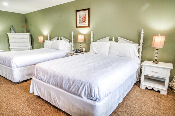 East Shore Lodging