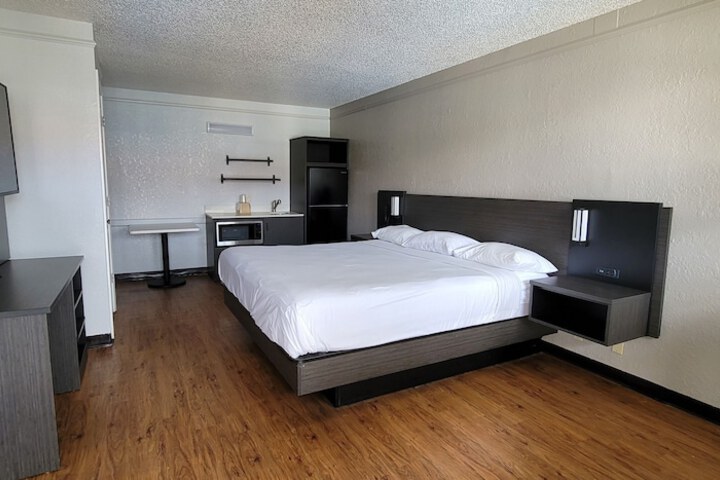 Room 34 of 53