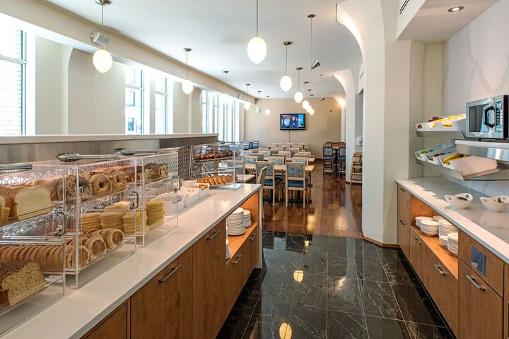 Le Square Phillips Hotel & Suites