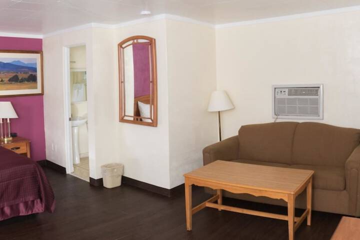Room 13 of 33