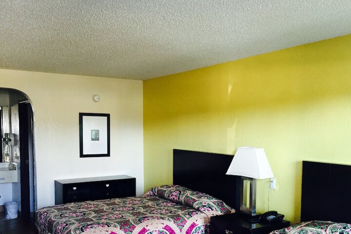 Room 10 of 12
