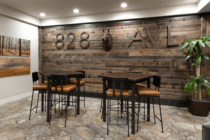Lounge 67 of 80
